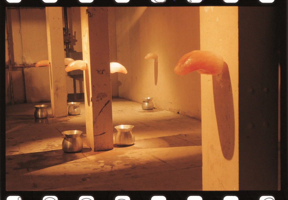 白费口舌,冰、刀,尺寸可变,1994.png 白费口舌,冰、刀,尺寸可变,1994.png